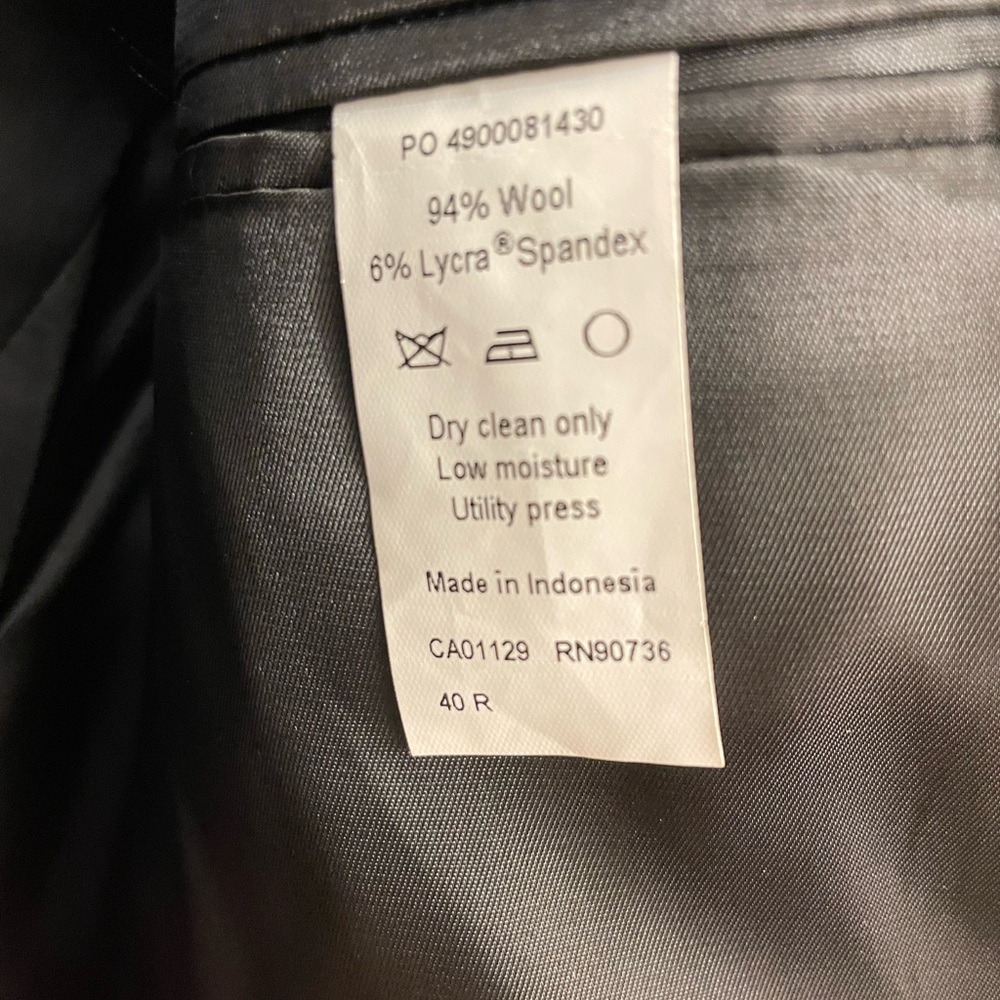 EUC Calvin Klein Wool Blend Solid Black 2 Button Suit jacket Size 40R - Picture 5 of 7